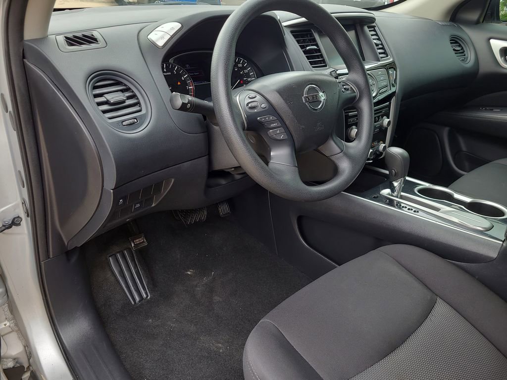 Used 2020 Nissan Pathfinder S FWD image 16
