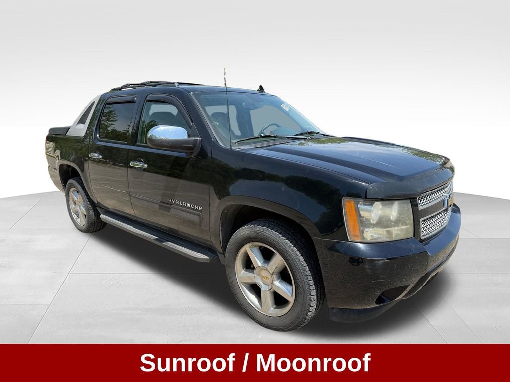 Used 2011 Chevrolet Avalanche LT w/ Regional Value Package AWD/4WD image 9