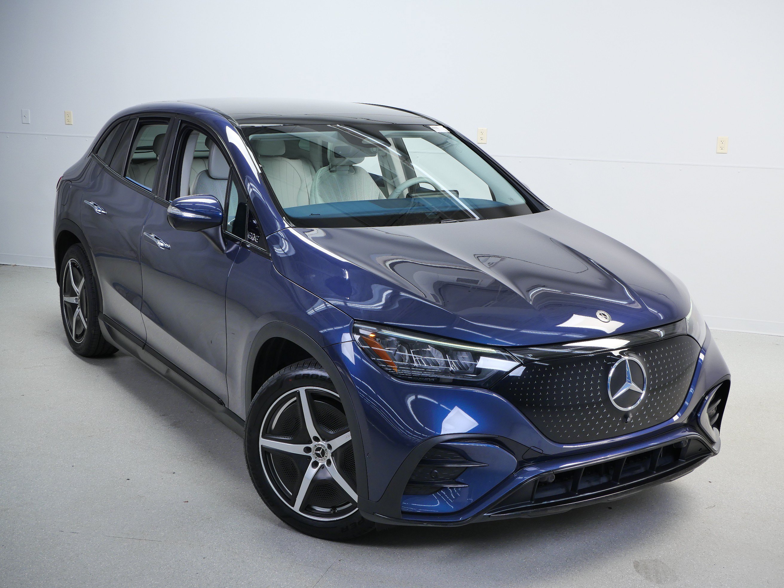 Certified 2023 Mercedes-Benz EQE 500 4MATIC SUV image 4