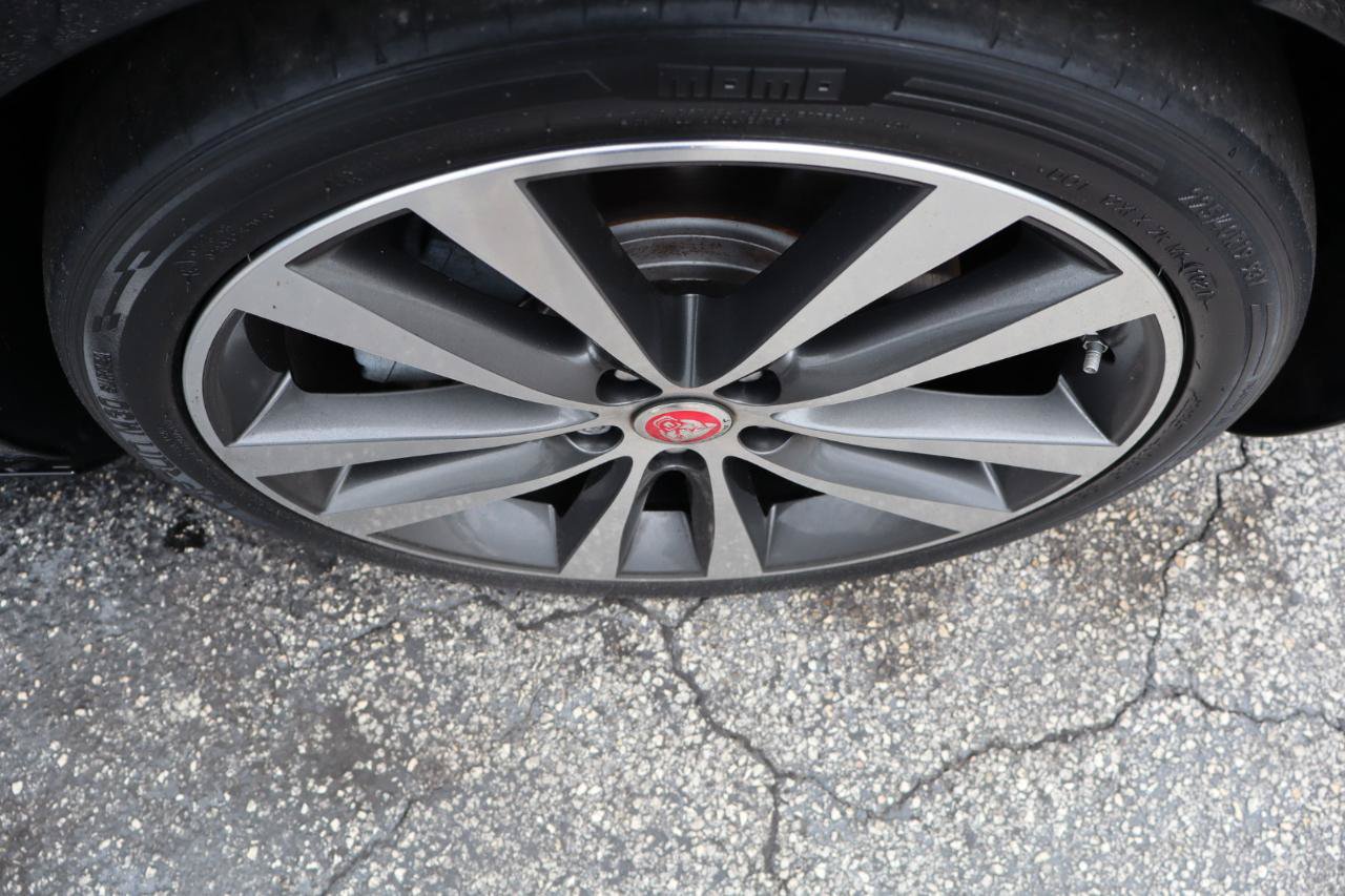 Used 2018 Jaguar XE Prestige RWD image 32