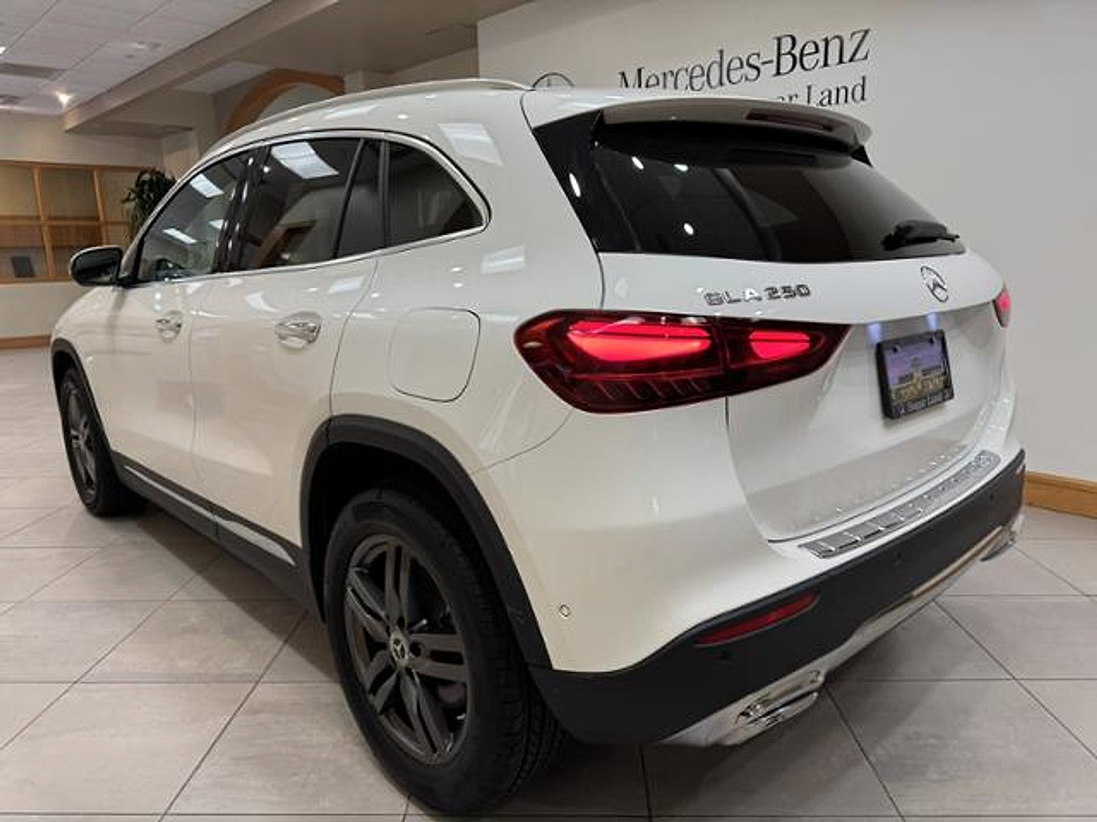 Used 2025 Mercedes-Benz GLA 250 image 3