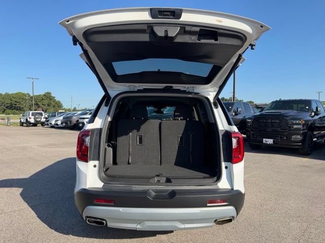 Used 2023 GMC Acadia SLE w/ Driver Convenience Package FWD image 4