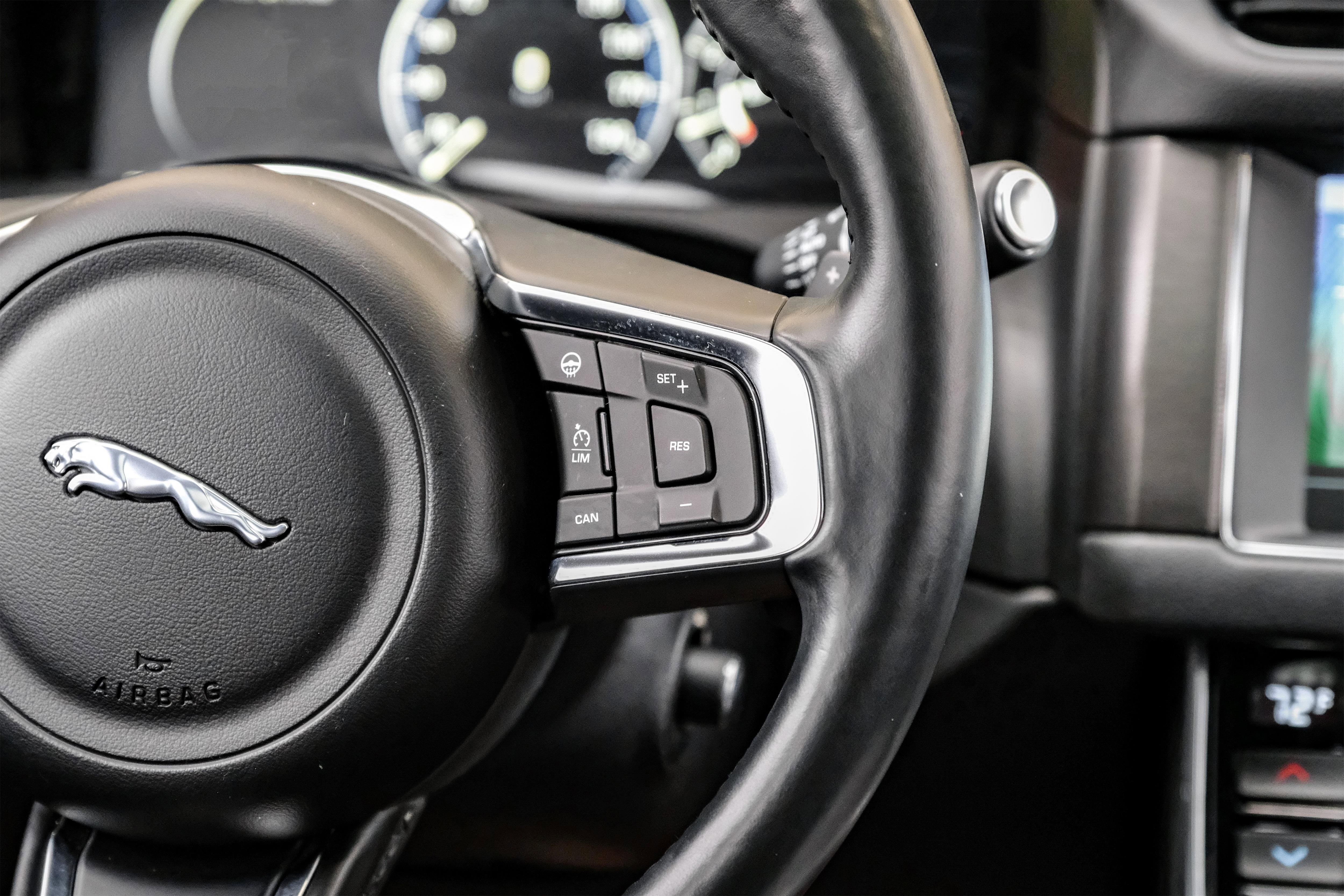 Used 2017 Jaguar XF S image 18