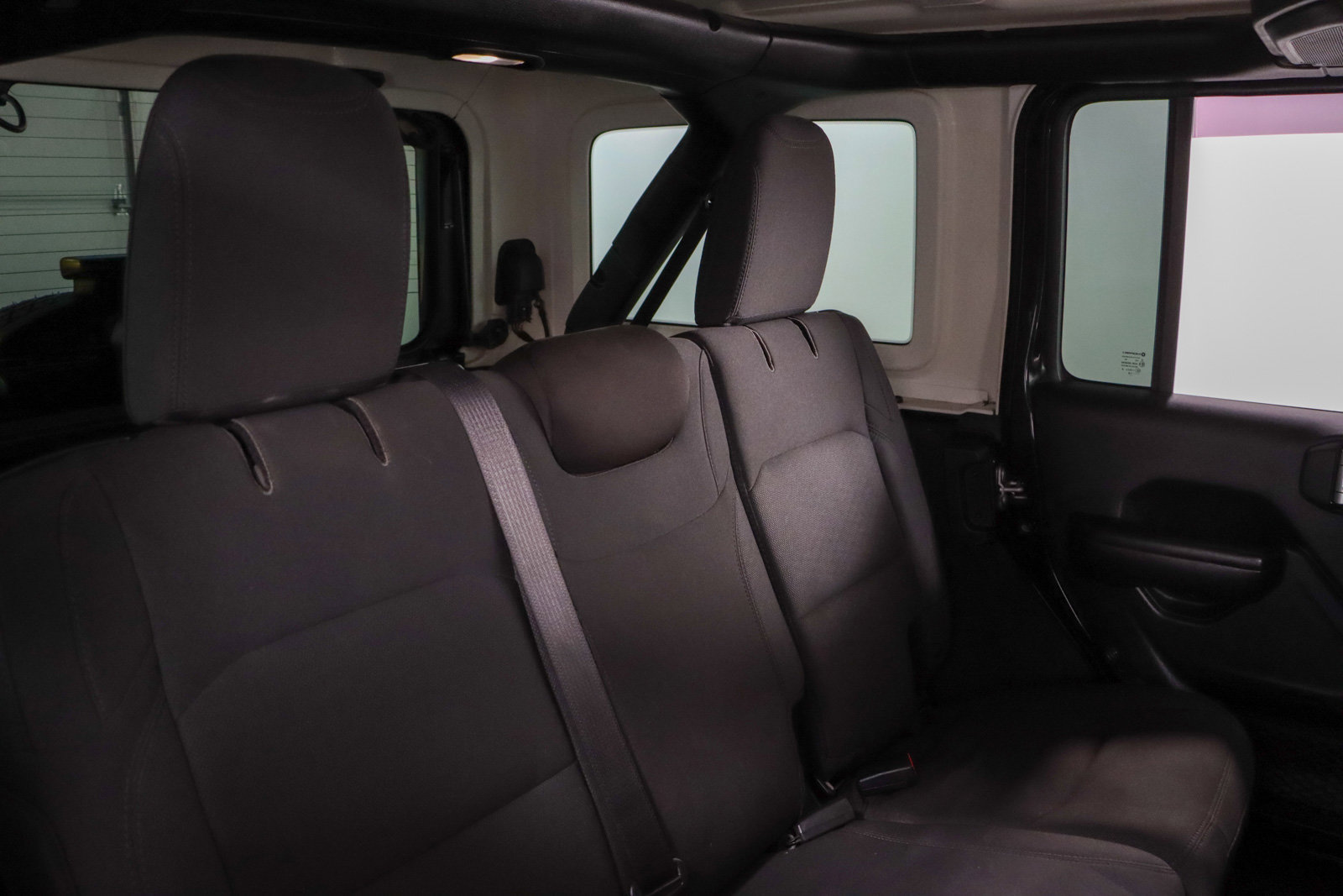 Used 2018 Jeep Wrangler Unlimited Sport S image 28