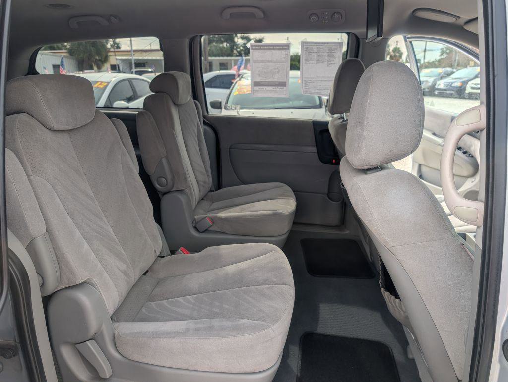 Used 2008 Hyundai Entourage Limited image 15