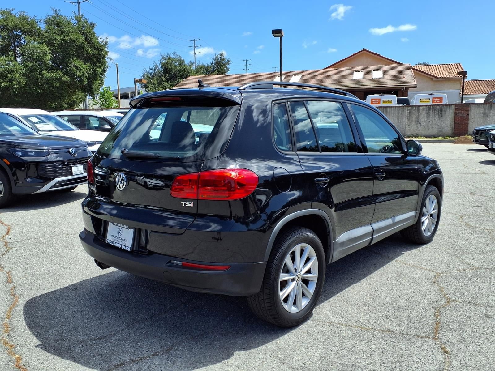 Used 2017 Volkswagen Tiguan Limited w/ Premium Package FWD image 5
