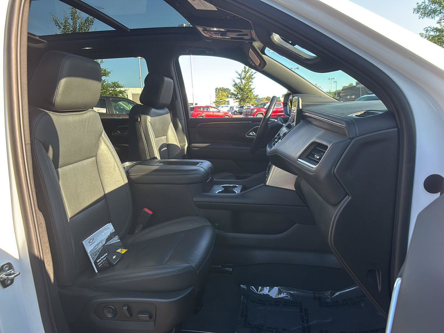 Used 2023 Chevrolet Tahoe Z71 w/ Luxury Package AWD/4WD image 18