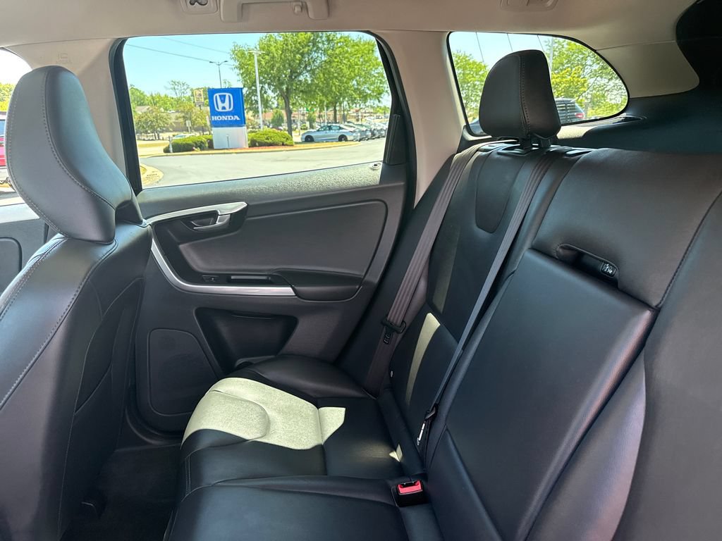 Used 2015 Volvo XC60 T6 w/ Proximity Package AWD/4WD image 21