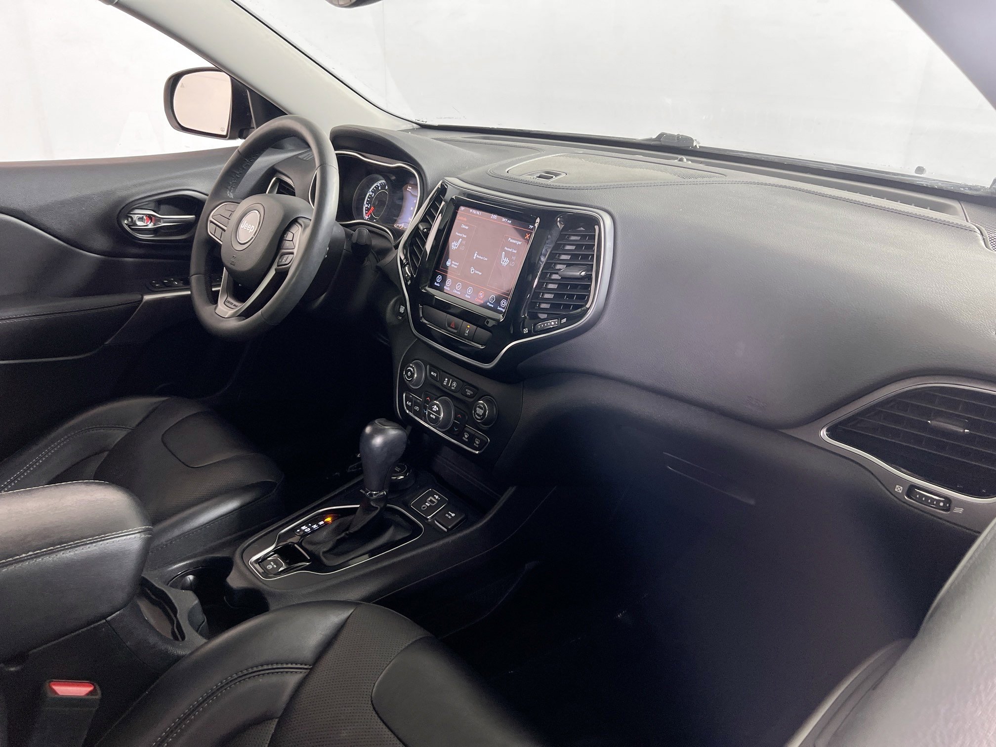 Used 2022 Jeep Cherokee Limited image 28