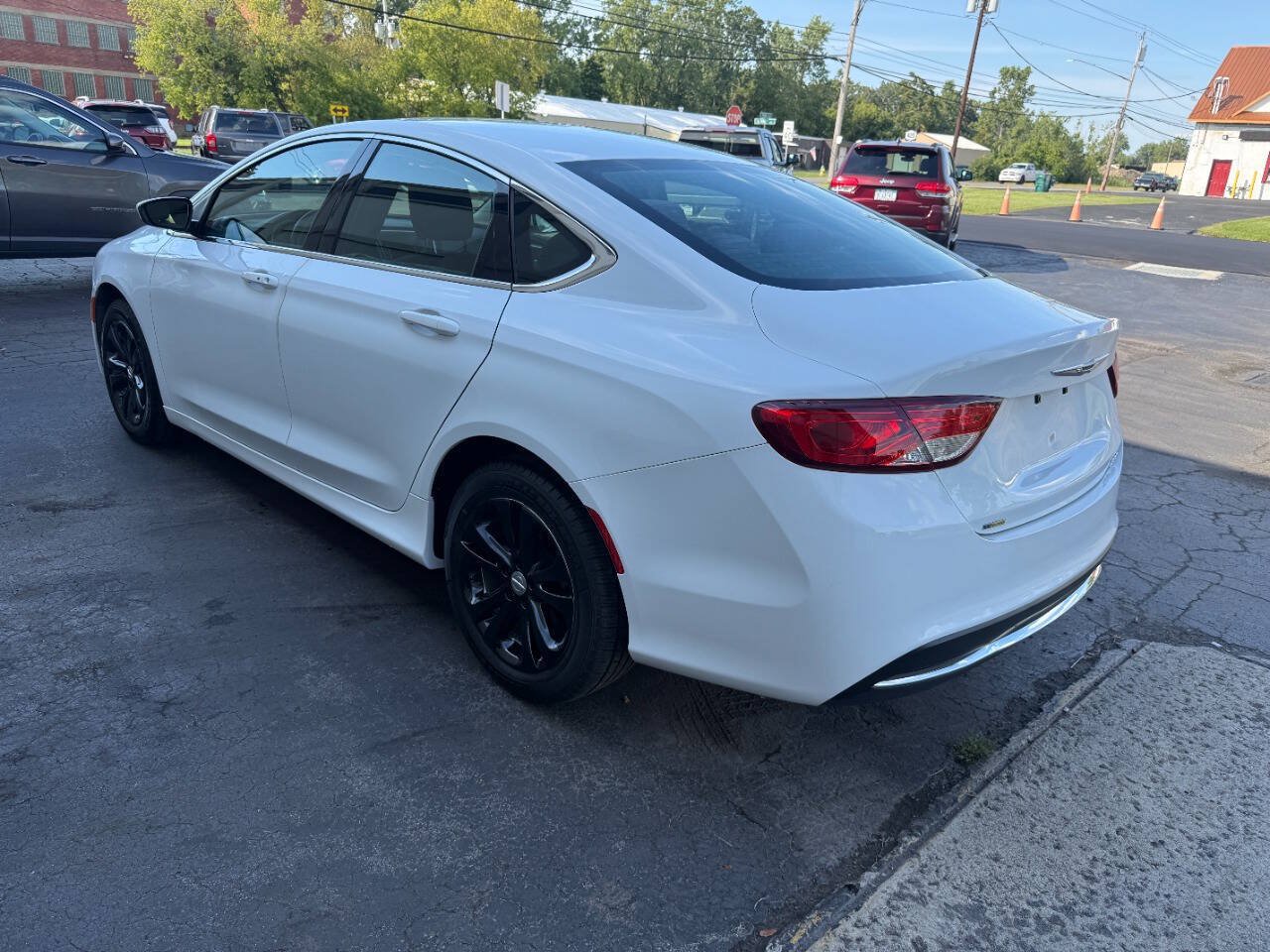 Used 2015 Chrysler 200 Limited FWD image 4