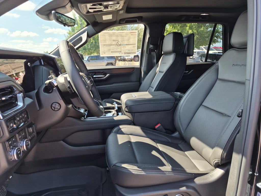 New 2026 GMC Yukon Denali w/ Denali Reserve Package AWD/4WD image 18