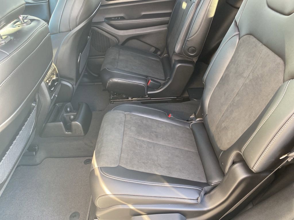 New 2025 Jeep Grand Cherokee L Altitude image 38