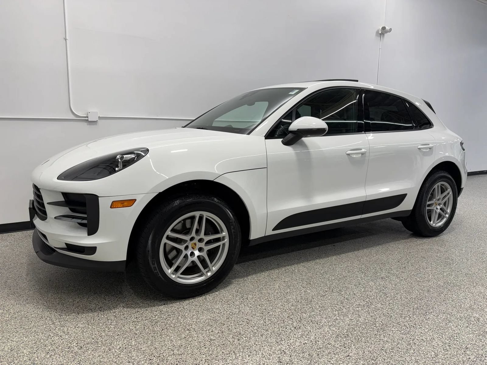 Used 2020 Porsche Macan AWD/4WD image 2