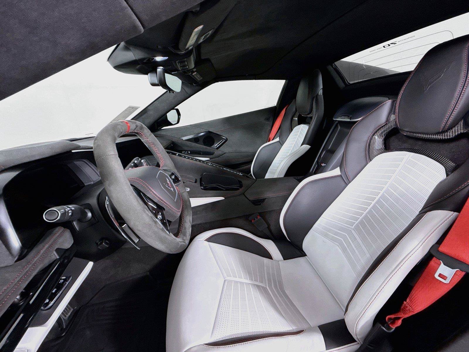 Used 2023 Chevrolet Corvette Stingray Premium Conv w/ Z51 Performance Package RWD image 3