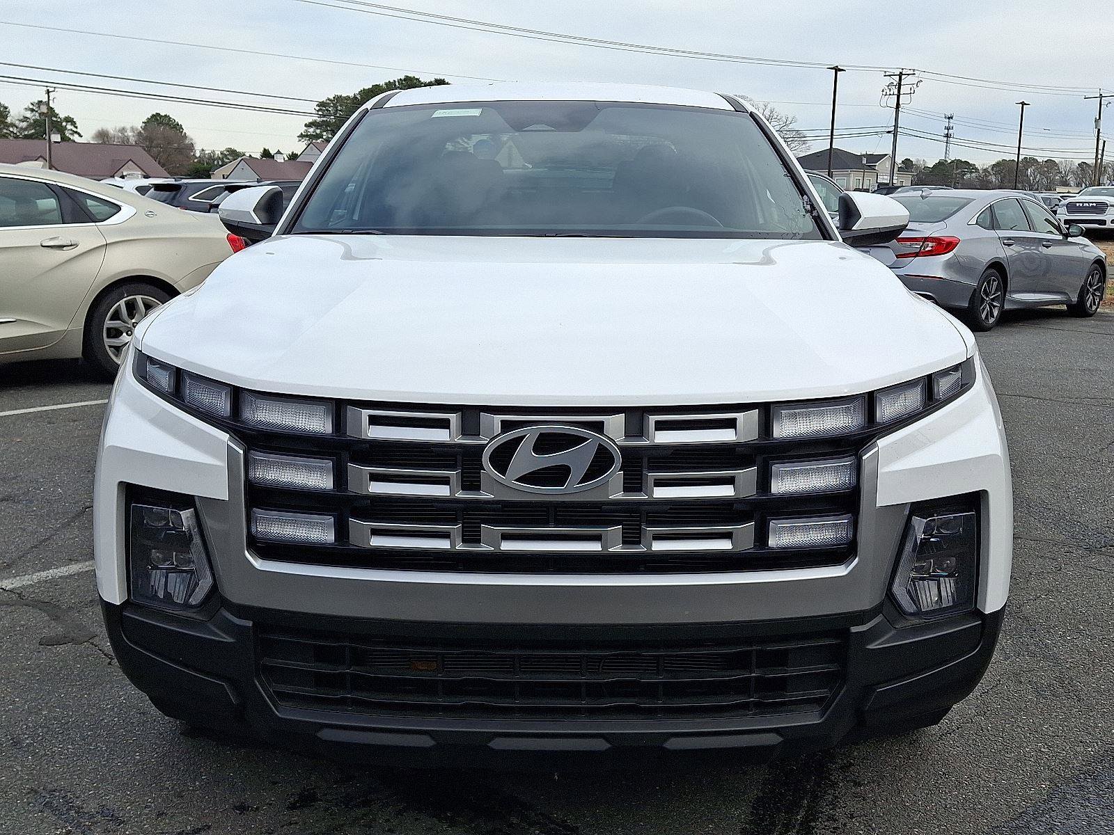 Used 2025 Hyundai Santa Cruz SE image 2