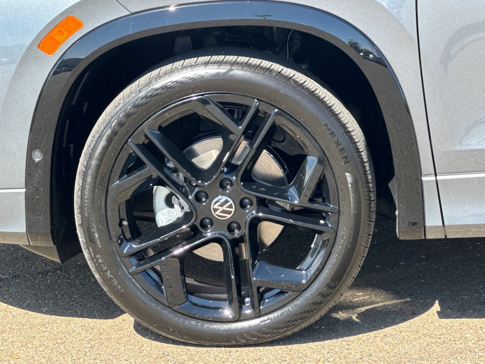 New 2026 Volkswagen Tiguan SE R-Line FWD image 25