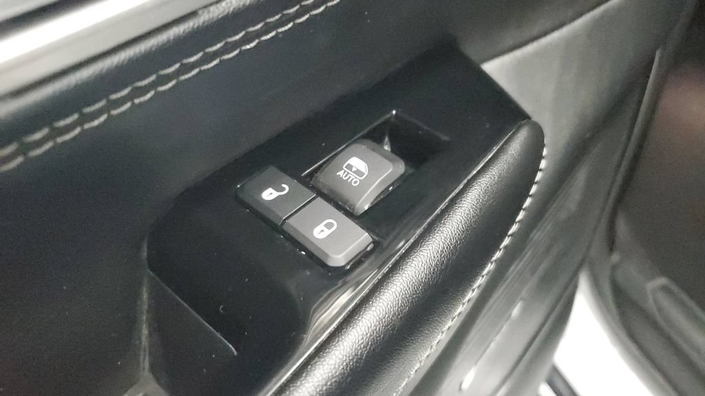 Used 2024 Jeep Wagoneer L Series II w/ Flexible Seating Group RWD image 19