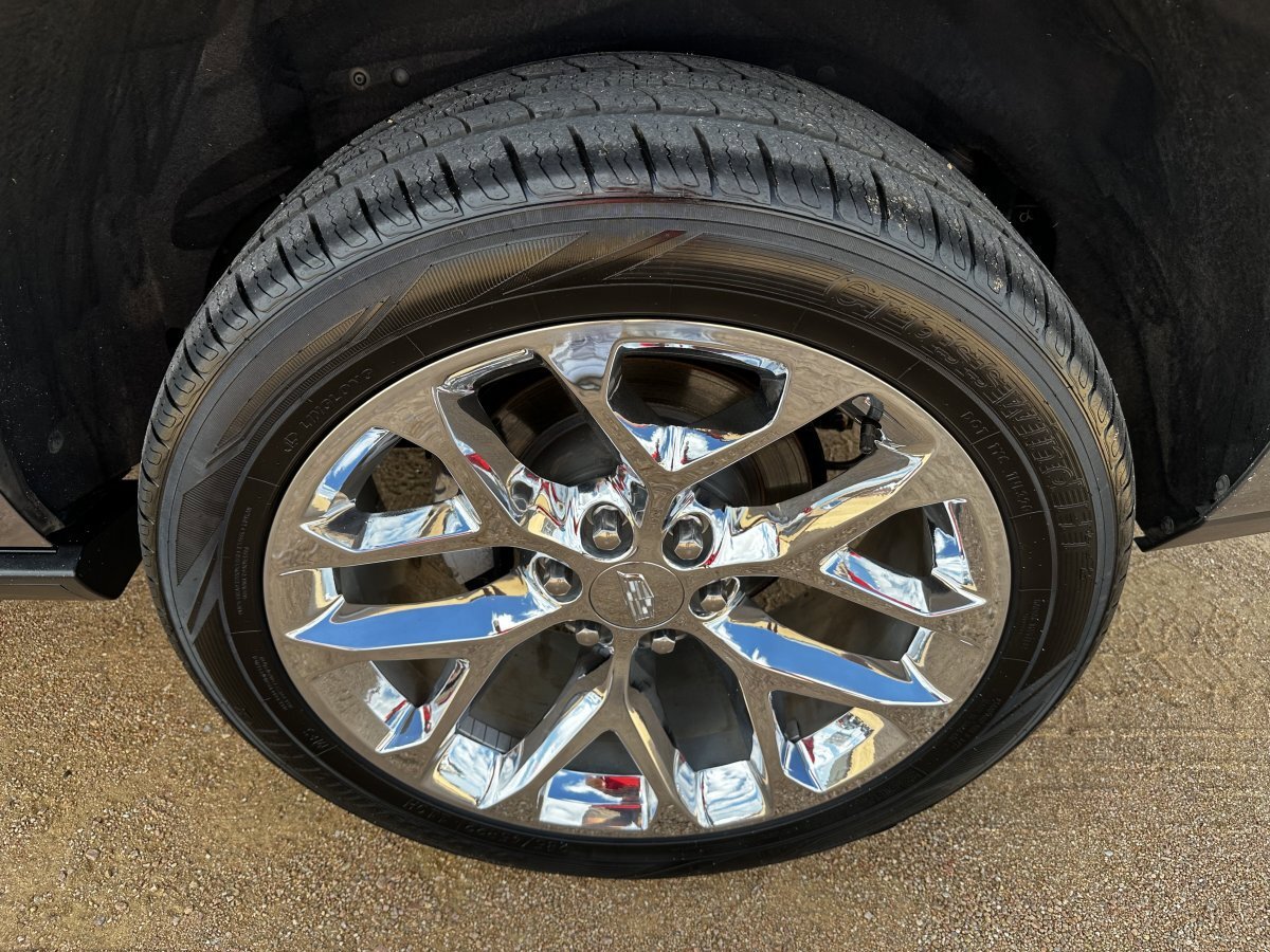 Used 2018 Cadillac Escalade Platinum AWD/4WD image 11