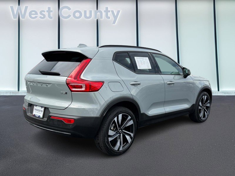 Certified 2025 Volvo XC40 B5 Plus AWD/4WD image 4