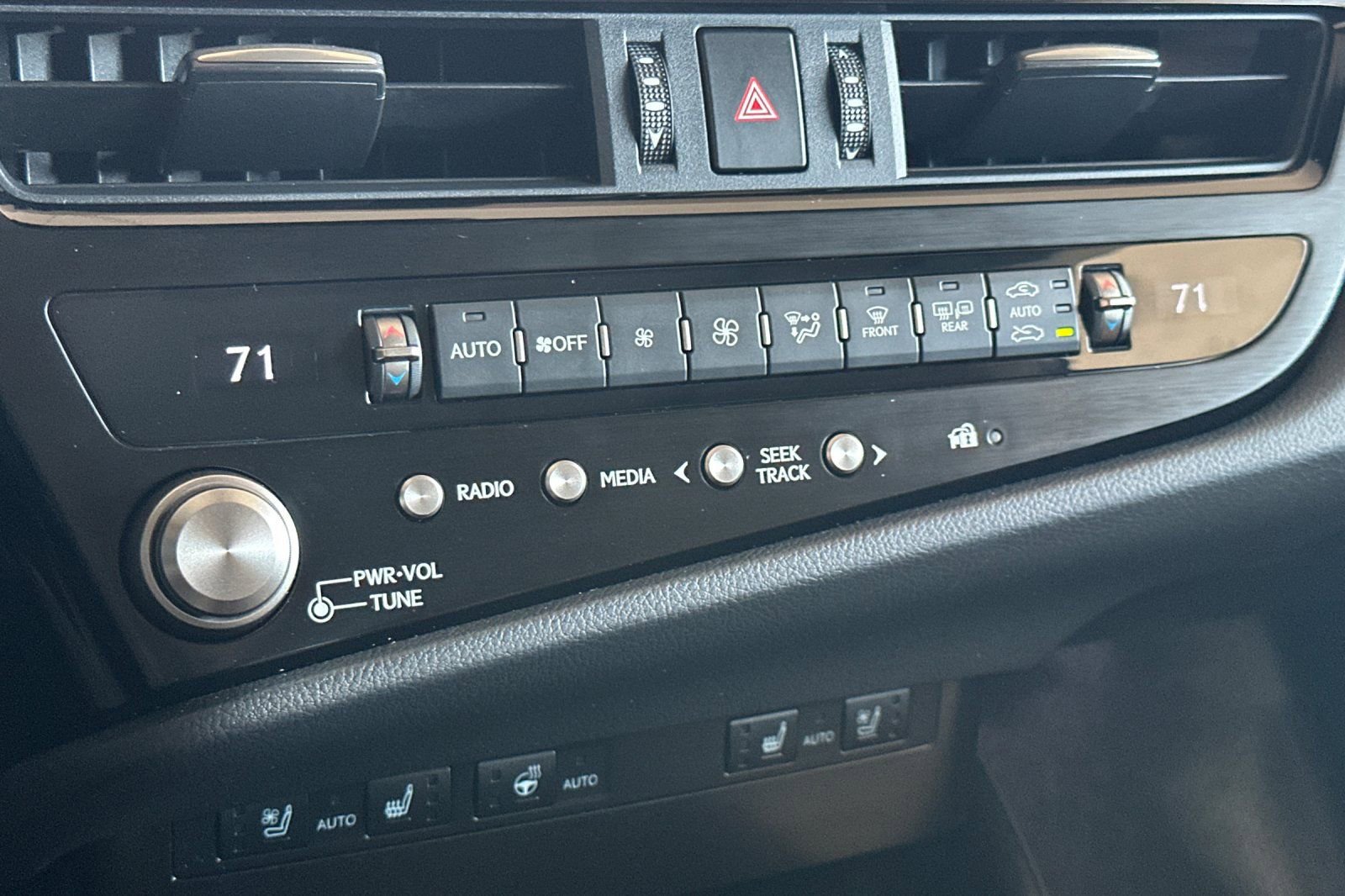 Certified 2025 Lexus ES 300h w/ Premium Package image 16