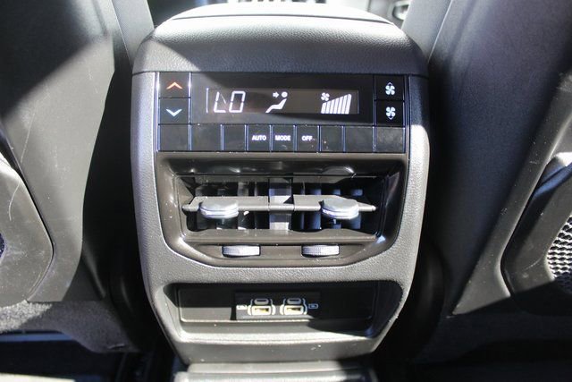 Used 2023 Jeep Grand Cherokee L Laredo image 20