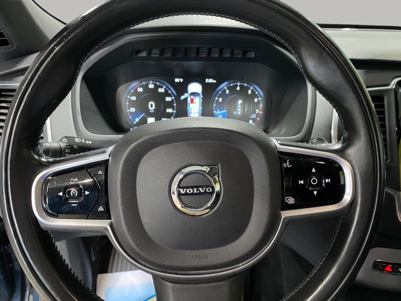Used 2018 Volvo XC90 T5 Momentum w/ Convenience Package AWD/4WD image 12