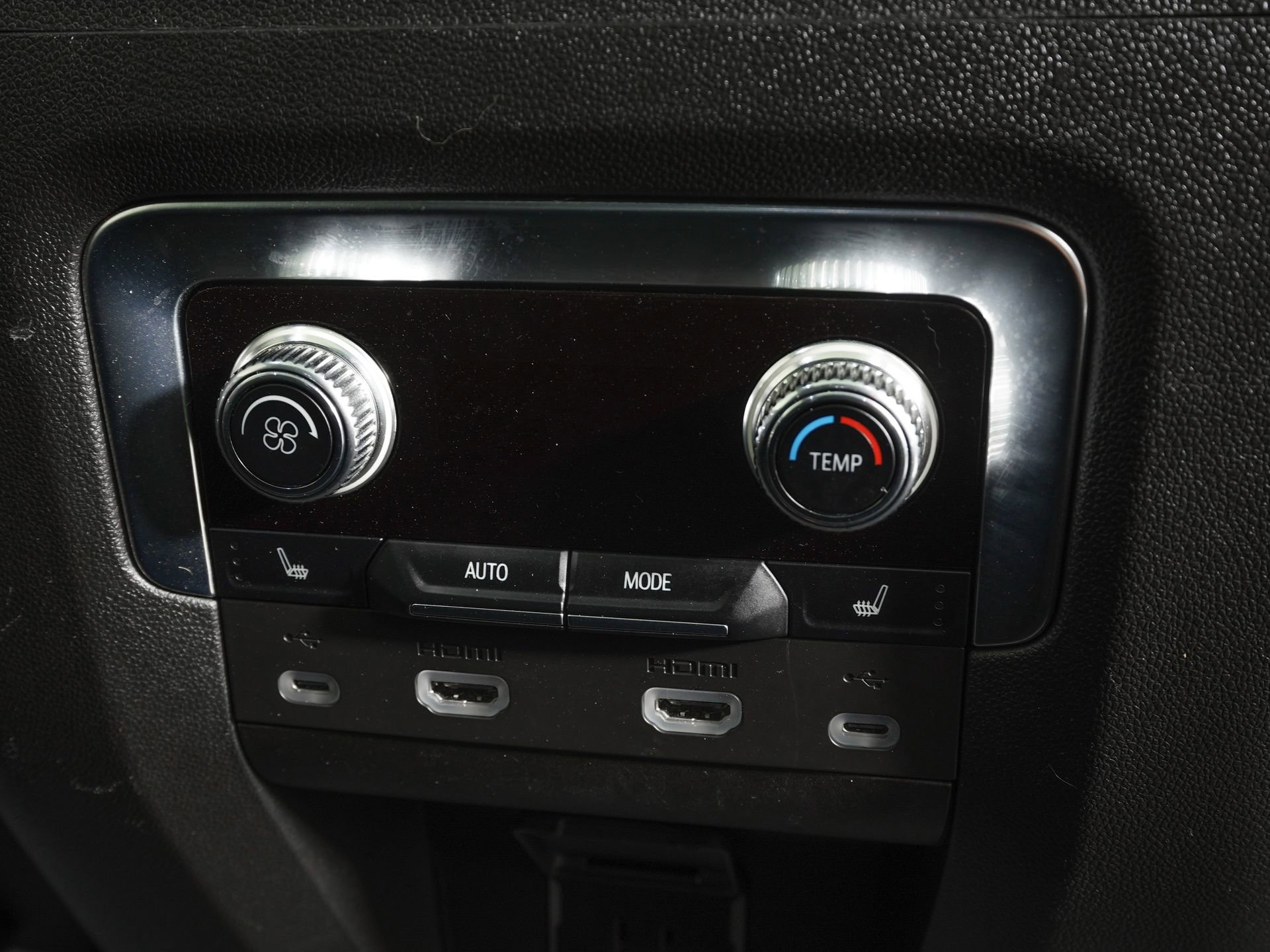 Used 2021 GMC Yukon Denali w/ LPO, Illumination Package image 12