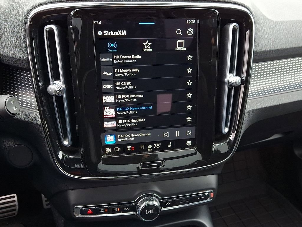 Used 2022 Volvo XC40 P8 Recharge Ultimate image 20