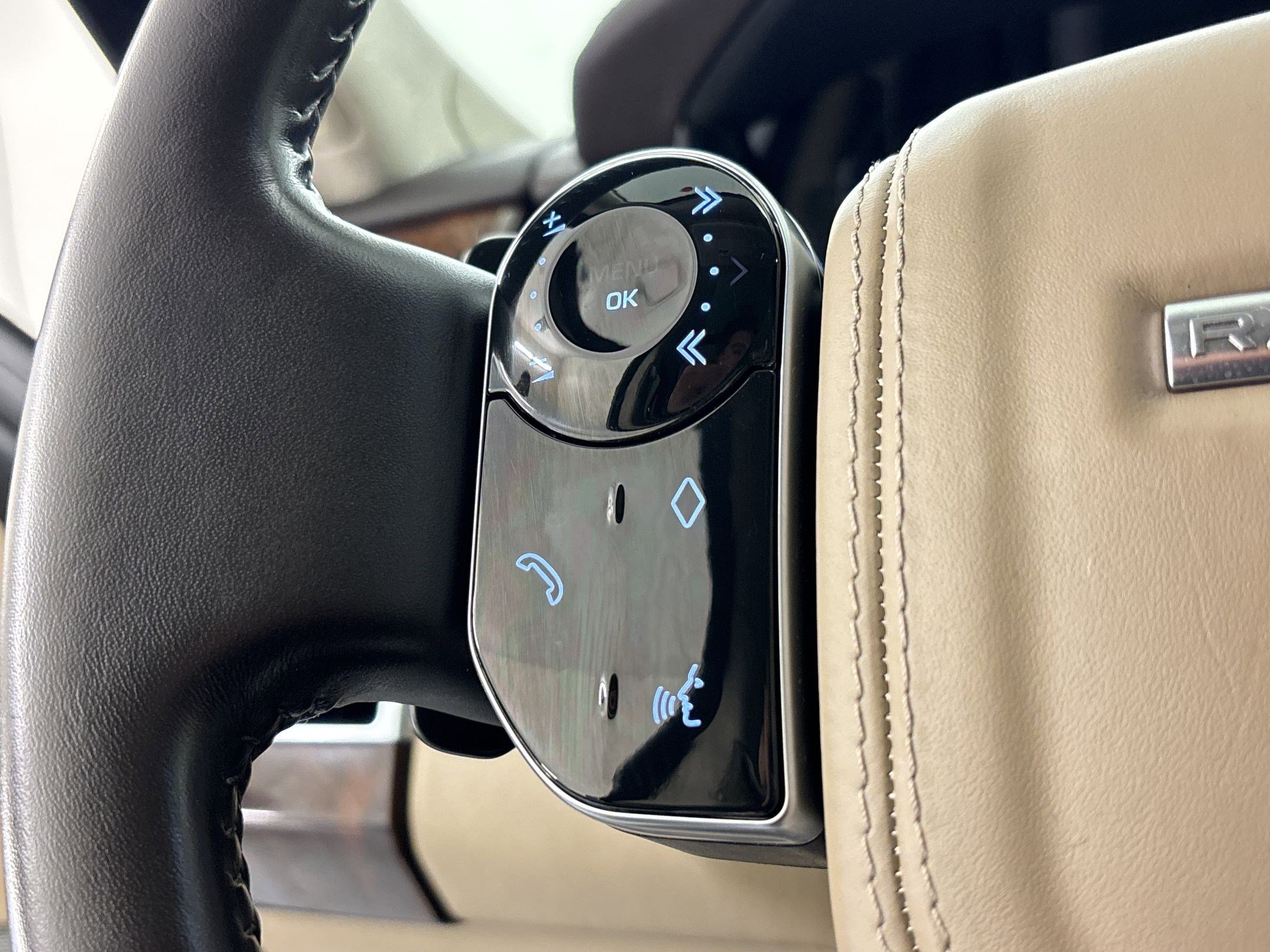 Used 2020 Land Rover Range Rover HSE AWD/4WD image 13