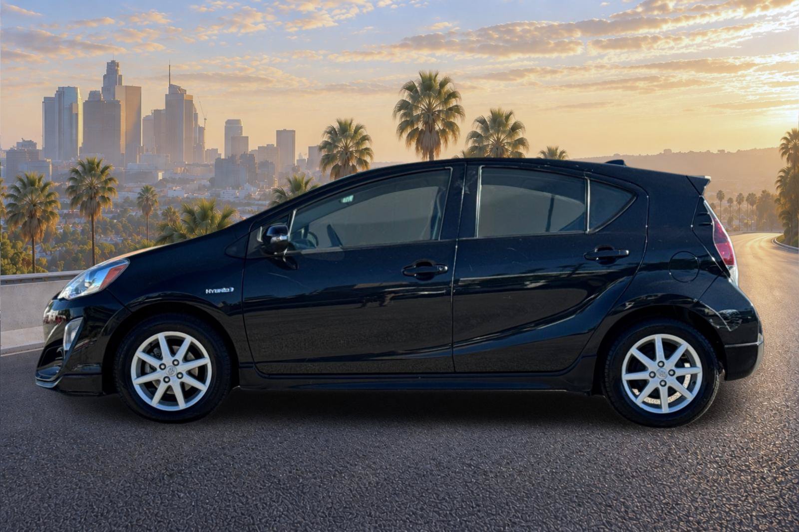 Used 2017 Toyota Prius C One FWD image 7