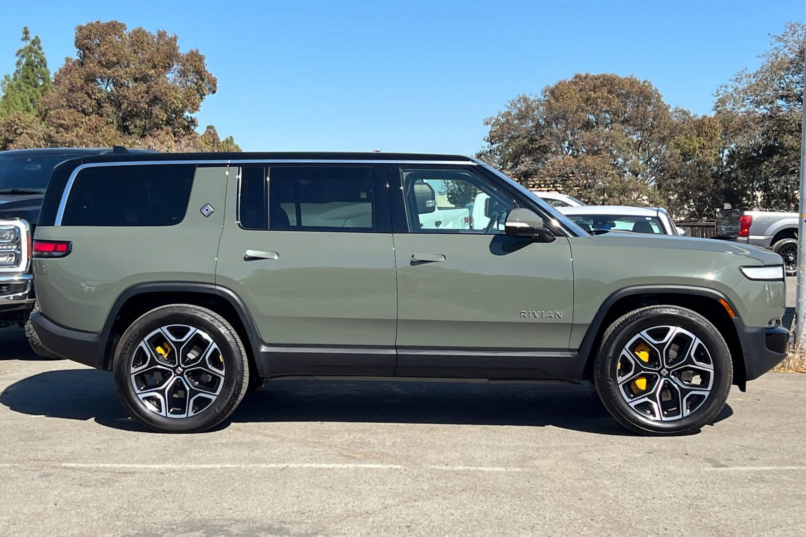 Used 2022 Rivian R1S Launch Edition Quad AWD/4WD image 3