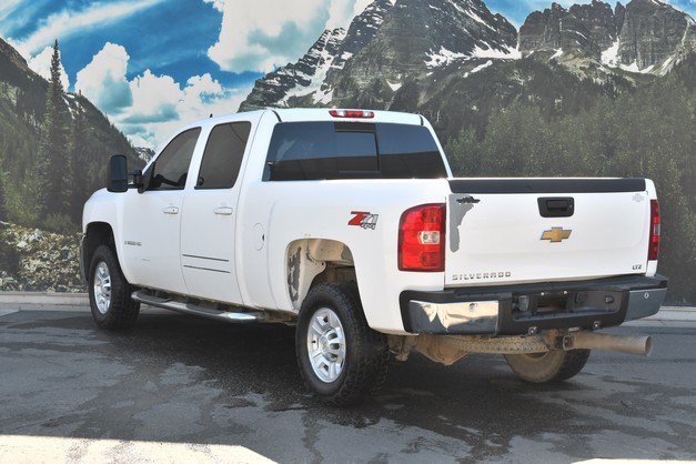Used 2008 Chevrolet Silverado 2500 LTZ w/ Safety Package AWD/4WD image 9
