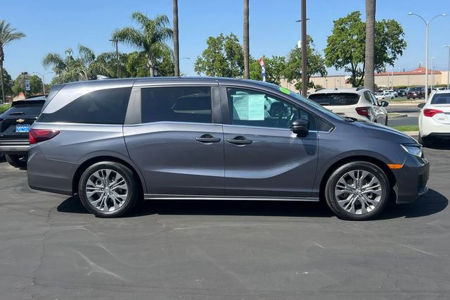 Used 2025 Honda Odyssey Touring image 3