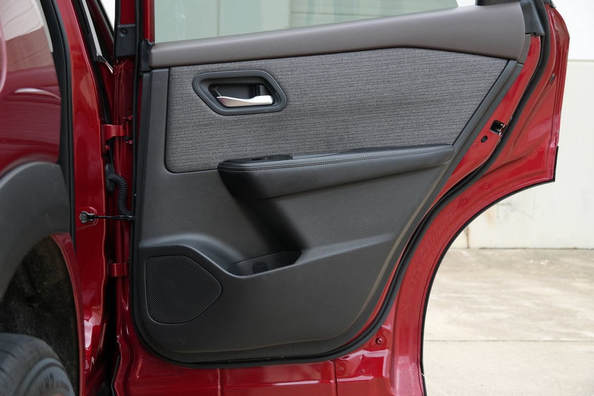Used 2023 Nissan Rogue SV FWD image 38