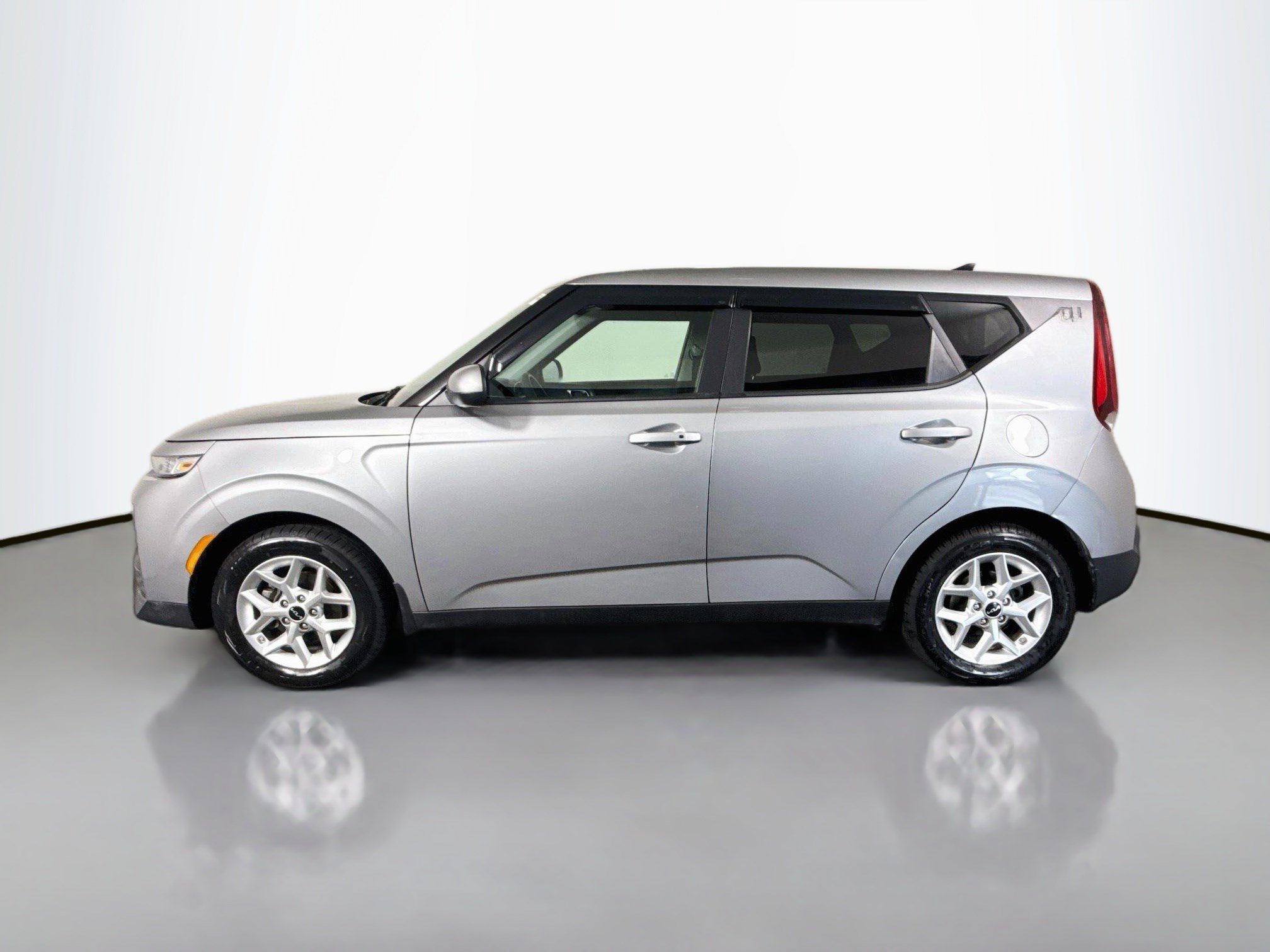 Used 2022 Kia Soul S FWD image 6
