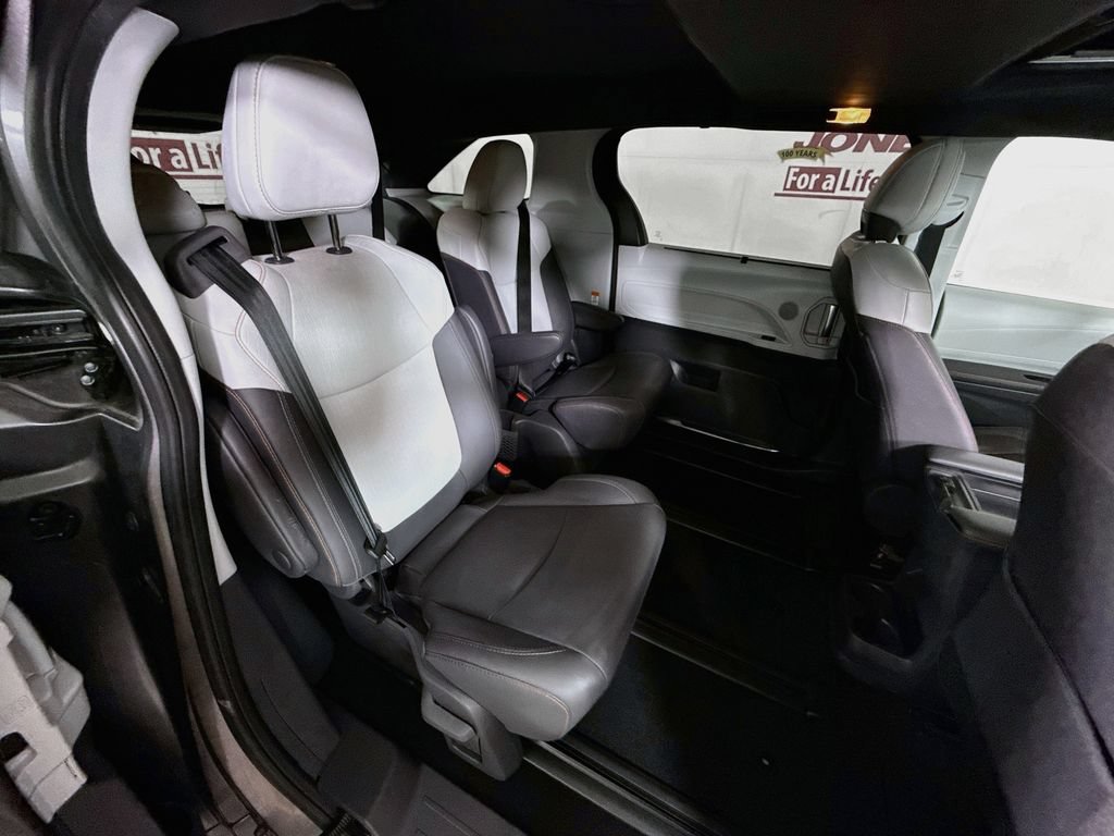 Certified 2021 Toyota Sienna XSE AWD/4WD image 34