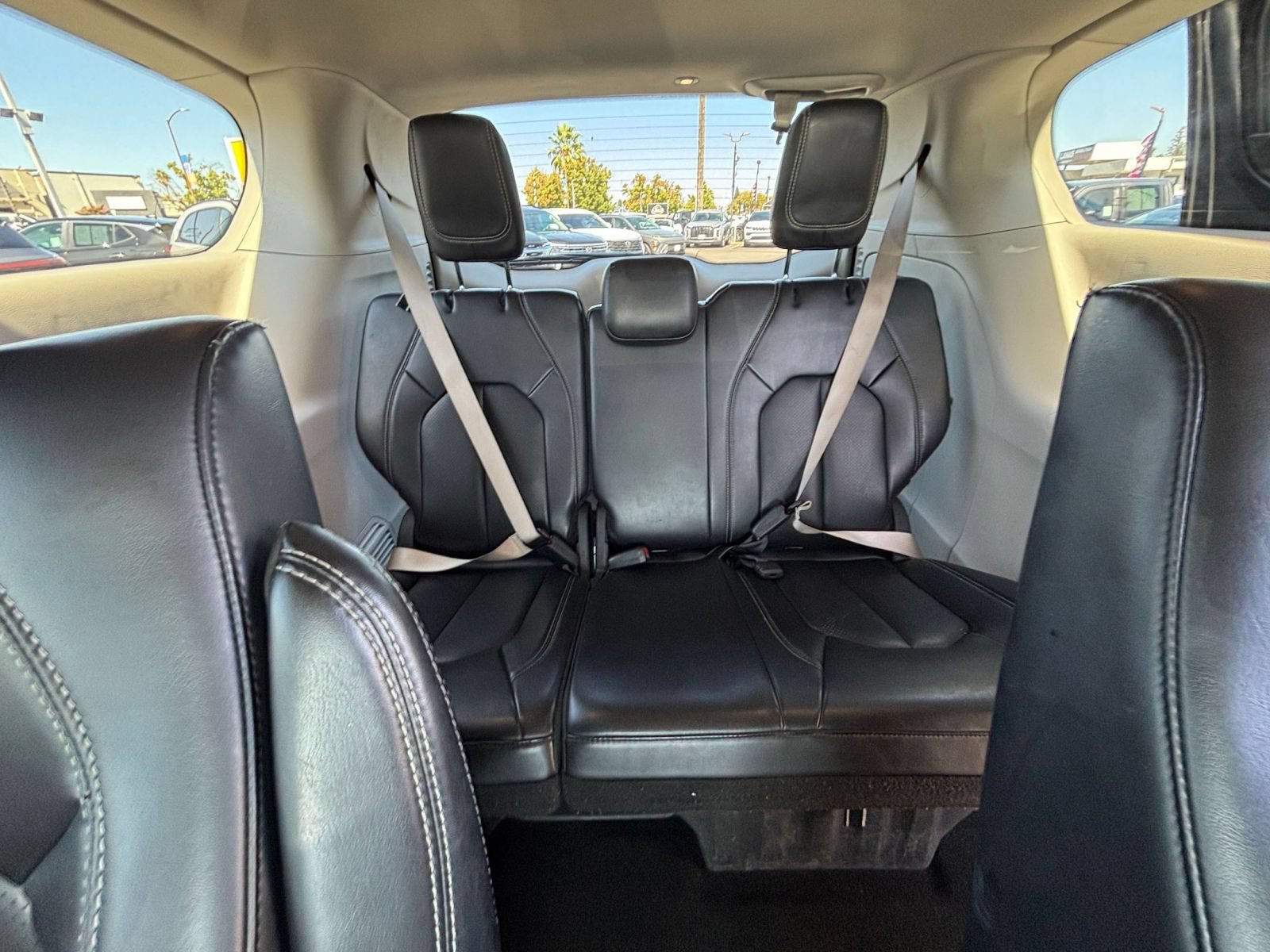 Used 2023 Chrysler Pacifica Touring-L FWD image 30