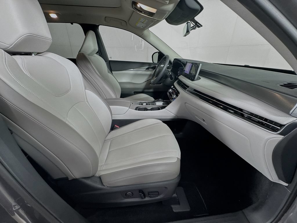 Certified 2026 INFINITI QX60 Luxe w/ Cargo Package AWD/4WD image 38