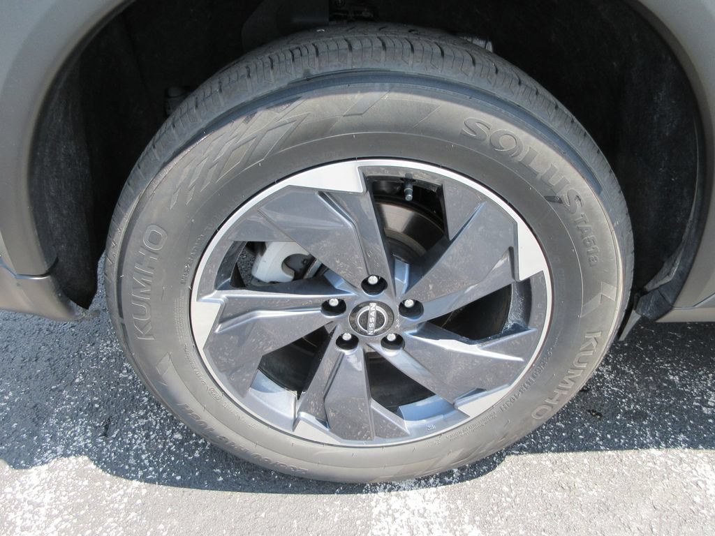 Used 2025 Nissan Rogue SV FWD image 9