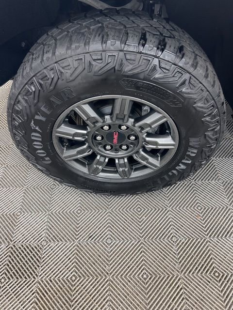 Used 2024 GMC Sierra 1500 AT4X image 7