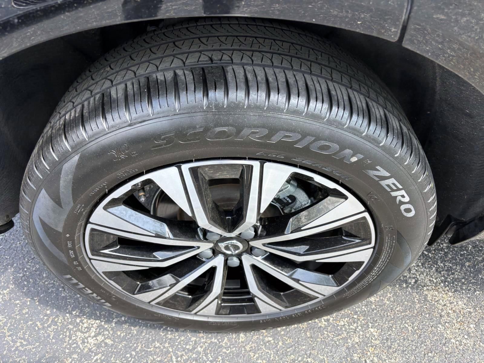 Used 2023 Volvo XC60 B5 Plus w/ Protection Package image 10