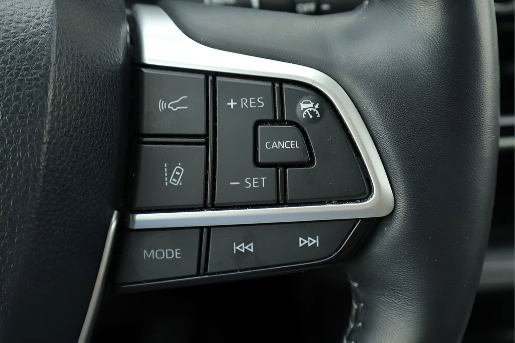Certified 2024 Toyota Highlander Platinum AWD/4WD image 24