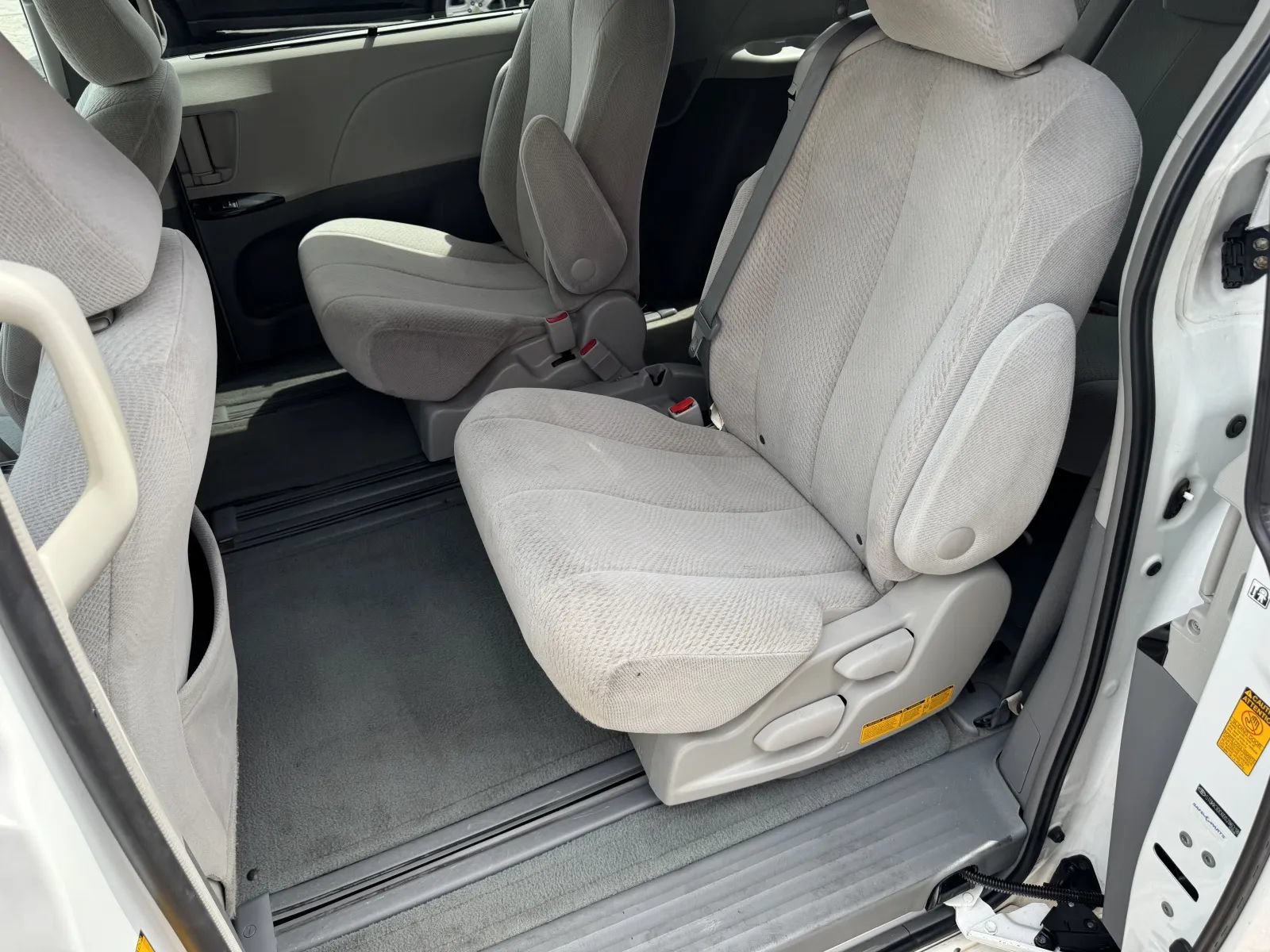 Used 2013 Toyota Sienna LE w/ Towing Pkg FWD image 31