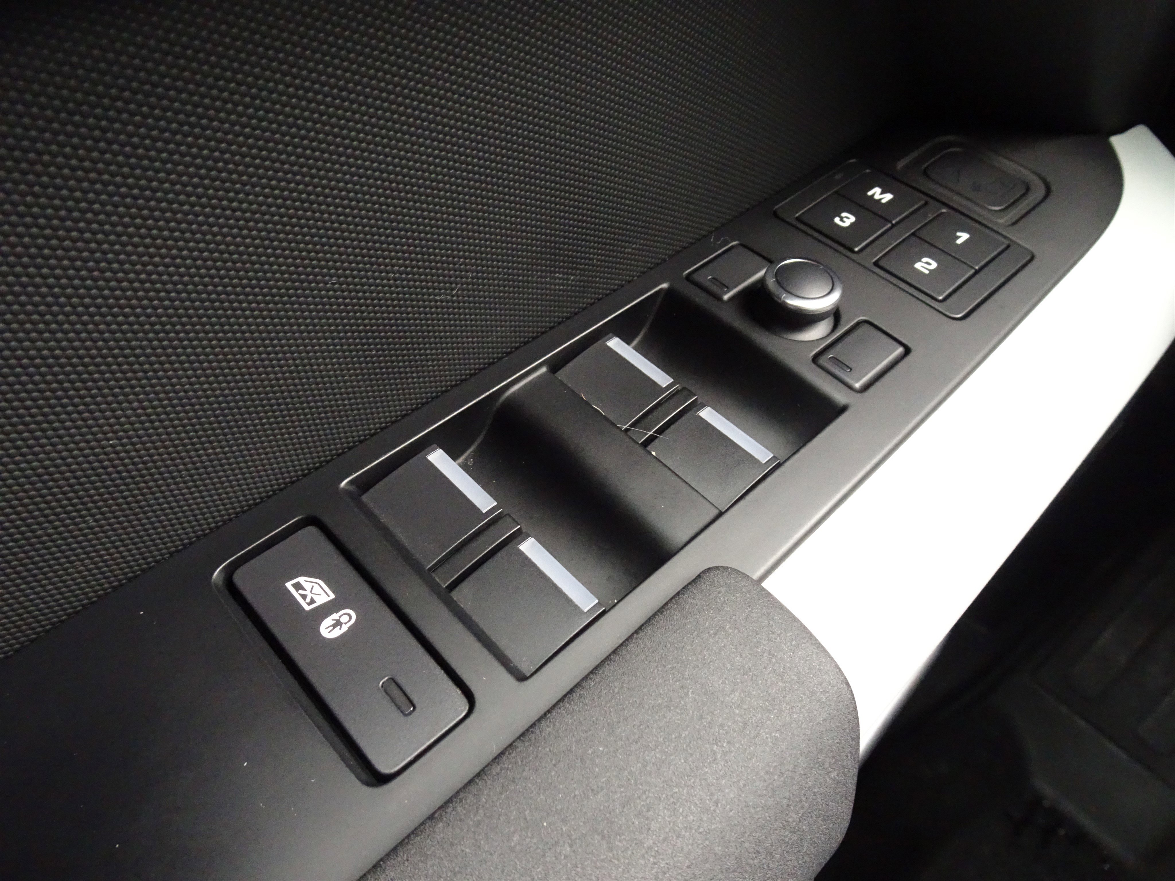 Used 2020 Land Rover Defender 110 First Edition image 36