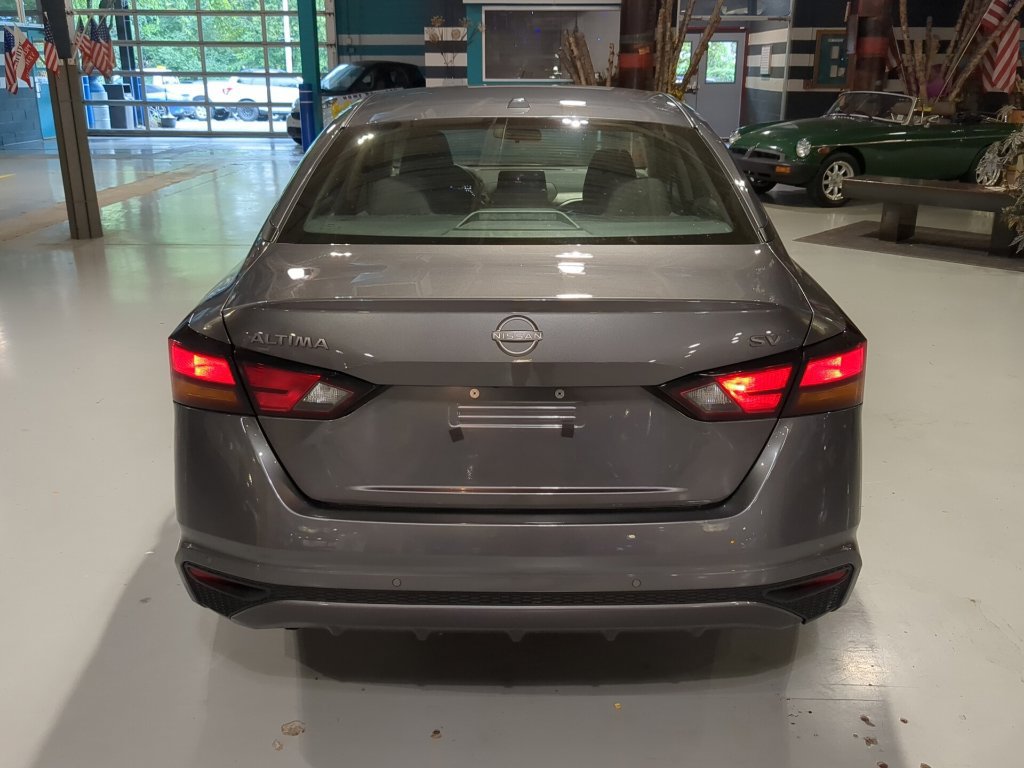 Used 2024 Nissan Altima 2.5 SV FWD image 9