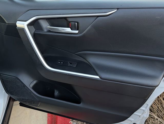 Used 2020 Toyota RAV4 XLE Premium image 35