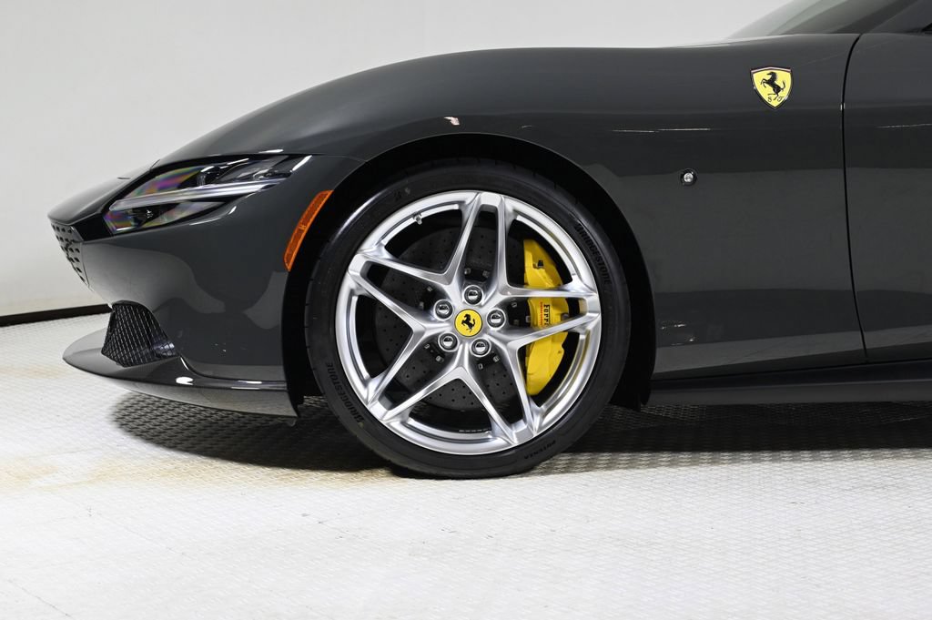 Used 2025 Ferrari Roma Spider RWD image 31