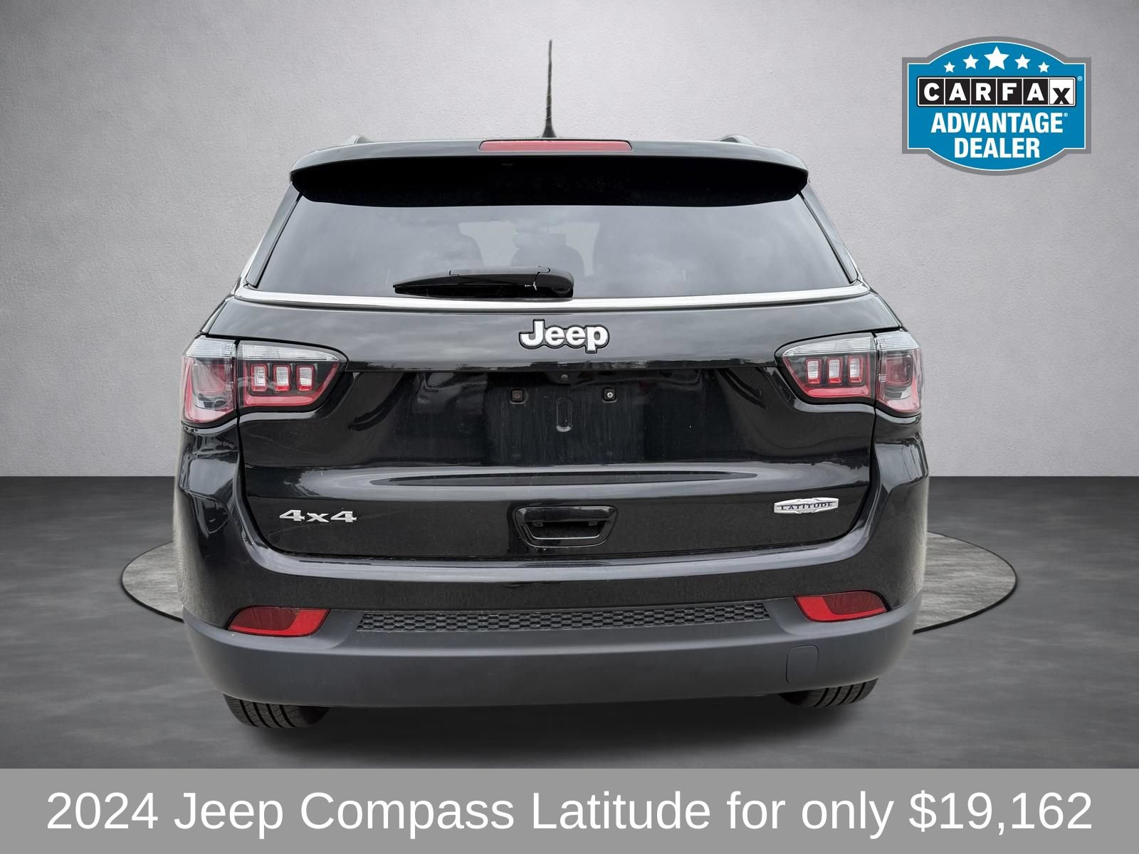 Used 2024 Jeep Compass Latitude AWD/4WD image 4