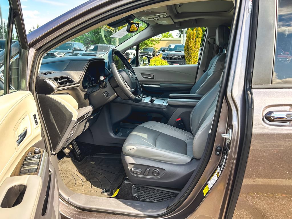 Certified 2021 Toyota Sienna Limited AWD/4WD image 11