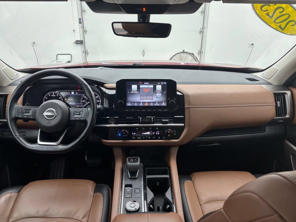 Used 2023 Nissan Pathfinder Platinum AWD/4WD image 4